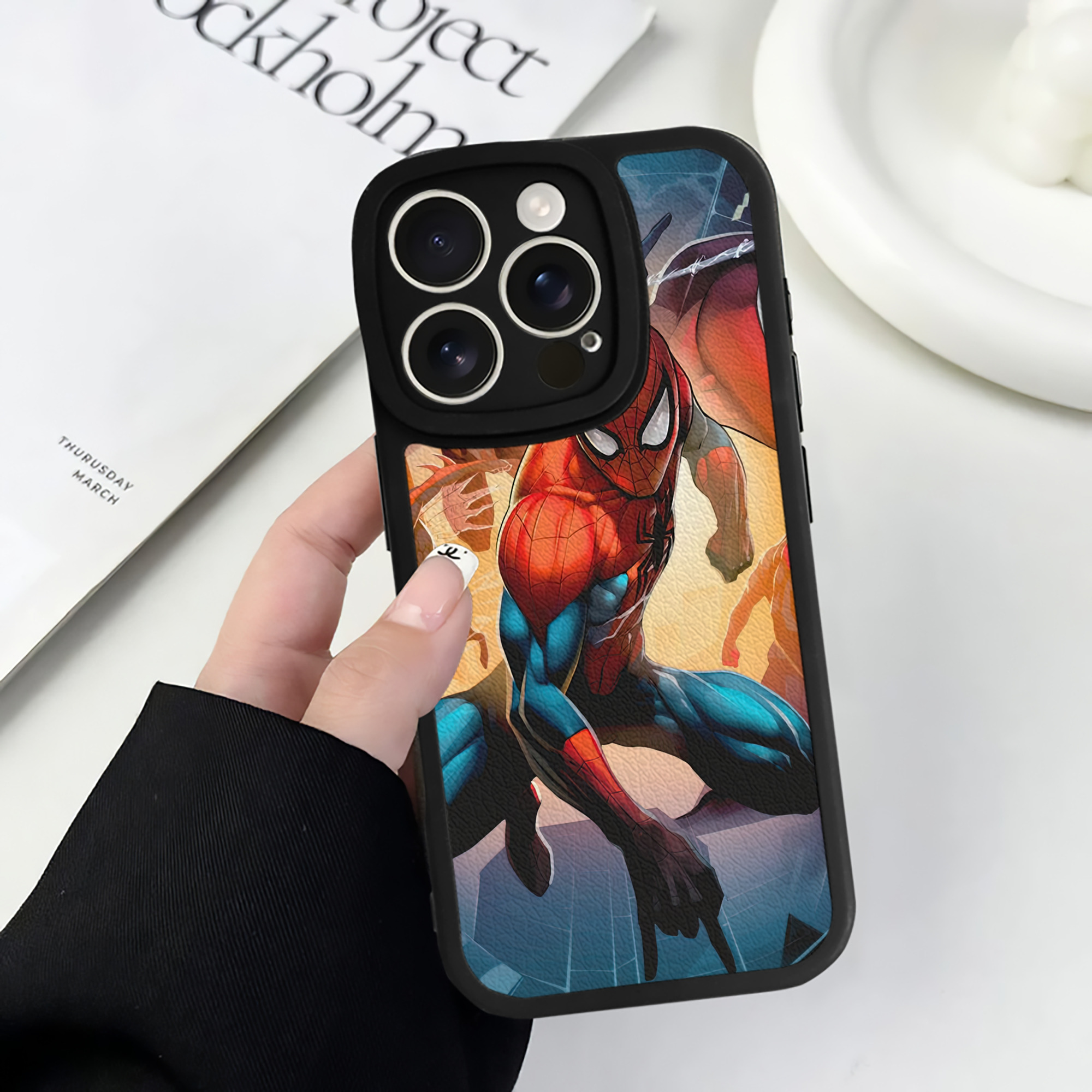 Spider Man スパイダーマン 【iPhone 16シリーズ対応】シリコンスマホケース（レザー調） 材質：シリコン